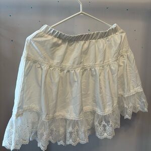 Adorable white skirt